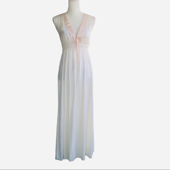 Vintage 70’s Victorian satin long nightgown and robe set Size Small - Picture 4 of 12